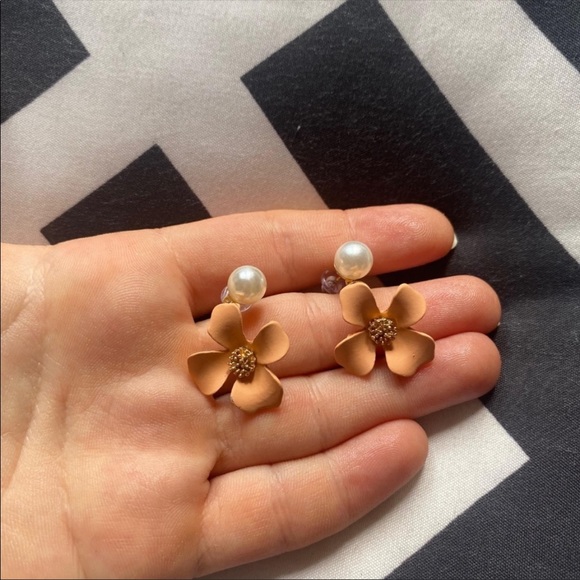 Bundle of earrings - Picture 2 of 2